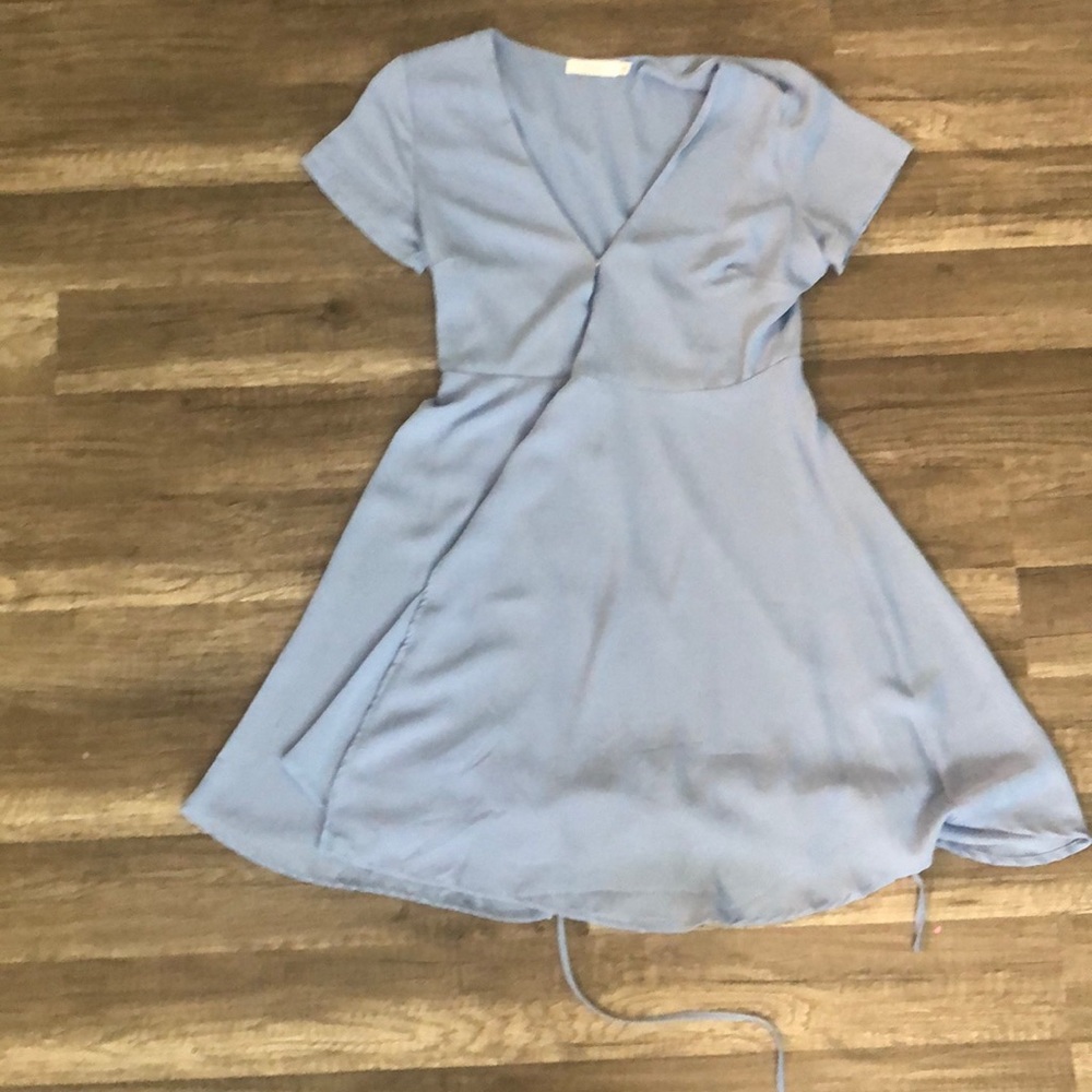 Lush, light purple wrap dress - Picture 3 of 6